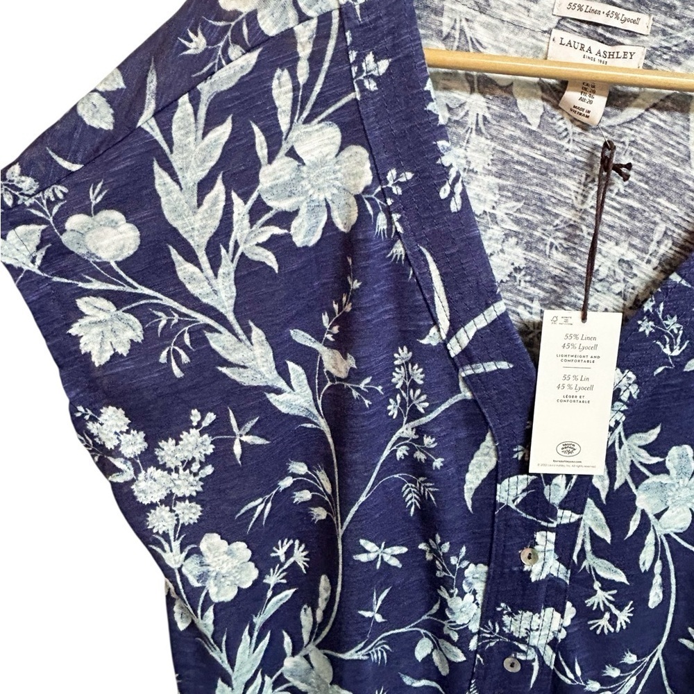 Laura Ashley Linen Blend Blue Floral Top Size 1X NWT - Picture 4 of 7